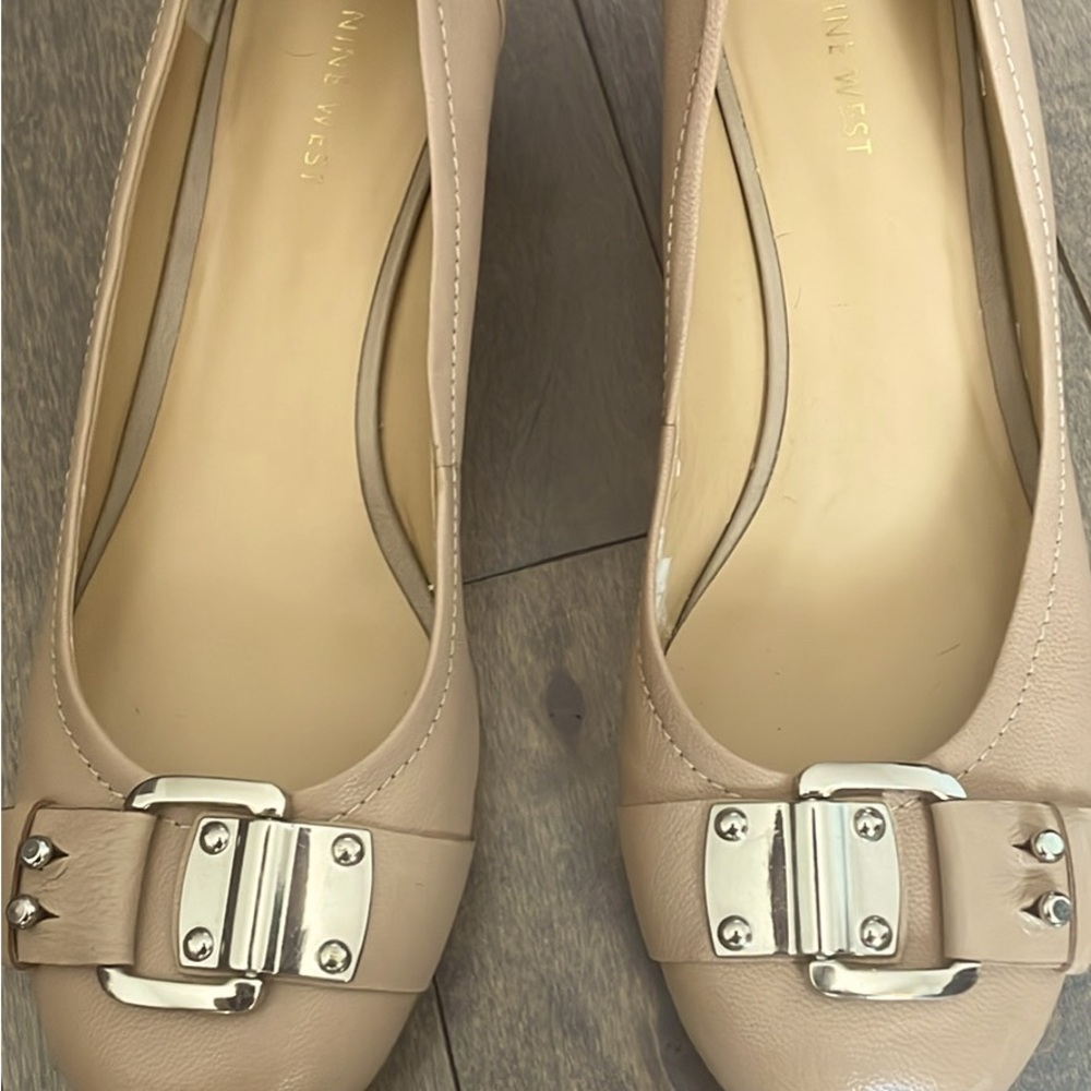 Nine West ladies flat with edge shoes size 9